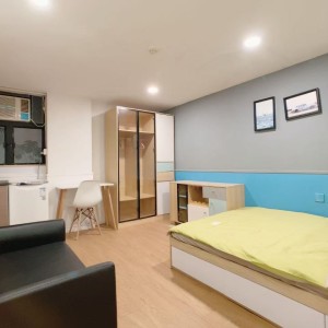 佐敦-青年公寓888 -双人大床单间独卫带洗衣机，佐敦站步行2分，理工8分钟巴士+步行即可到校，都会23分