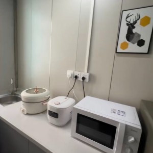 尖沙咀69号202-独卫单间理工步行400米，尖沙咀地铁站步行5分，一个路口即到理工