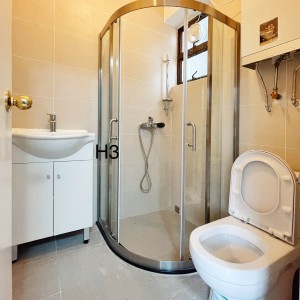 九龙又一居女生五人套间(8/28座)-城大步行9分，浸会巴士2站15分通勤，步行25分钟，学校旁的家