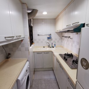 九龙又一居女生六人套间(6/9/2/21座)-城大步行9分，浸会巴士2站15分通勤，步行25分钟，学校旁的家