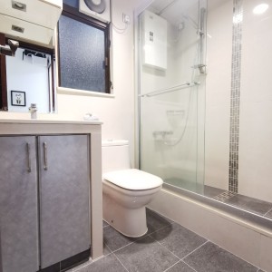 九龙又一居男生六人套间(11/18/20/16座)-城大步行9分，浸会巴士2站15分通勤，步行25分钟，学校旁的家