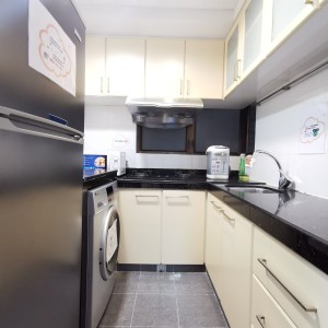 九龙又一居男生六人套间(11/18/20/16座)-城大步行9分，浸会巴士2站15分通勤，步行25分钟，学校旁的家