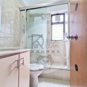 九龙又一居女生七人套间-城大步行9分，浸会巴士2站15分通勤，步行25分钟，学校旁的家