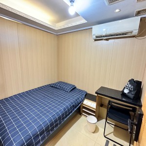 旺角四海大楼1楼十一人公寓独卫单间-城大浸会地铁三站通勤14分，理工巴士10分可达，都会步行1.2公里