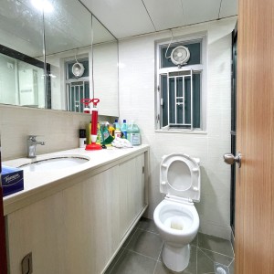 屯门叠茵庭4座7楼女生5人套房单人间-岭南大学对面，没有比这更近的房子了