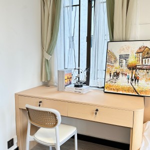 K302太子道西二楼带客厅学生公寓-楼下巴士?七分钟到城大，4站17分钟到浸会