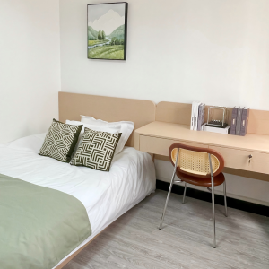 K302太子道西男生公寓三楼带客厅-楼下巴士🚌七分钟到校-七分钟到城大，4站17分钟到浸会