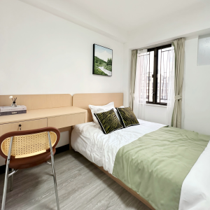 K302太子道西四楼女生学生公寓带客厅-楼下巴士🚌七分钟到城大，4站17分钟到浸会