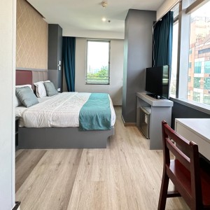 KONE男生专属独卫双人间-步行旺角地铁站🚇3分钟；油麻地地铁站🚇3分钟，理工巴士9分钟直达