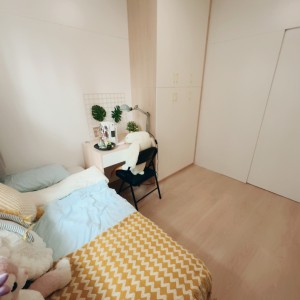 西营盘-景萃园D座2楼E房男生超值单间带窗超大储物空间港大步行可达