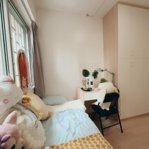 西营盘-景萃园D座2楼E房男生超值单间带窗超大储物空间港大步行可达
