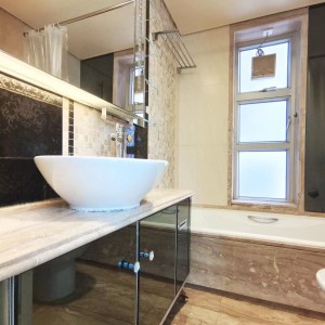 大围名城2-1-49女生五室套间-城大浸会地铁1站4分到九龙塘，下地铁后步行即可到校，全程20分钟内