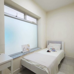 大围名城2-1-49女生五室套间-城大浸会地铁1站4分到九龙塘，下地铁后步行即可到校，全程20分钟内