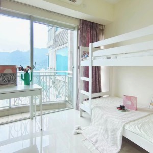 大围名城2-1-49女生五室套间-城大浸会地铁1站4分到九龙塘，下地铁后步行即可到校，全程20分钟内