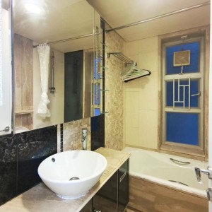 大围名城2-3-35男生五室双卫套间-地铁1站4分到九龙塘，下地铁后步行即可到校，全程20分钟内