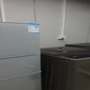 尖沙咀73号202独卫单间带家私-理工步行五分，都会巴士15分，地铁站步行5分，位置绝佳