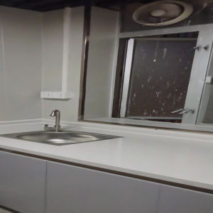 尖沙咀73号202独卫单间带家私-理工步行五分，都会巴士15分，地铁站步行5分，位置绝佳