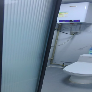 尖沙咀73号202独卫单间带家私-理工步行五分，都会巴士15分，地铁站步行5分，位置绝佳