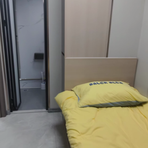 中环街市旁铁行里独栋学生公寓单人间1C-港铁三站直达港大，加步行15分钟内到，紧邻商圈上班族也适合