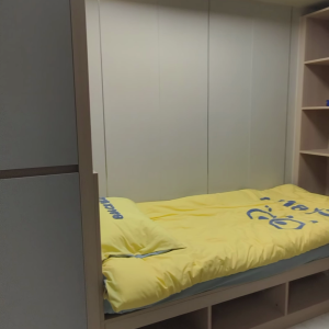 中环街市旁铁行里独栋学生公寓单人间1C-港铁三站直达港大，加步行15分钟内到，紧邻商圈上班族也适合