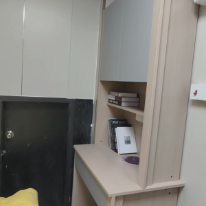 中环街市旁铁行里独栋学生公寓单人间1C-港铁三站直达港大，加步行15分钟内到，紧邻商圈上班族也适合