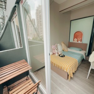 港岛金钟秀华坊港大studio特色阳台房D房-超全配套带食堂，三分钟到金钟，港大全程18分钟理工全程20多分钟，交通超便利