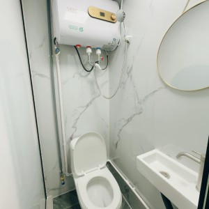 港岛金钟秀华坊港大studio特色阳台房D房-超全配套带食堂，三分钟到金钟，港大全程18分钟理工全程20多分钟，交通超便利