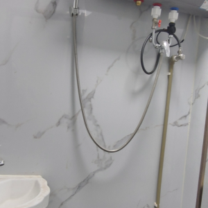 尖沙咀73号女生专属带家私打扫单间201A-理工步行五分，都会巴士15分，地铁站步行5分，位置绝佳