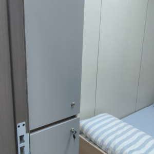 尖沙咀73号女生专属带家私打扫单间201A-理工步行五分，都会巴士15分，地铁站步行5分，位置绝佳