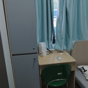 尖沙咀73号女生专属带窗单间配家私201B-理工步行五分，都会巴士15分，地铁站步行5分，位置绝佳