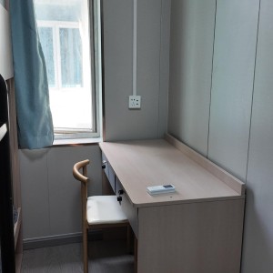 尖沙咀73号超值双人间带打扫配空调502-理工步行五分，都会巴士15分，地铁站步行5分，位置绝佳