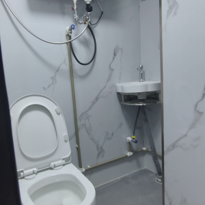 中环街市旁铁行里独栋学生公寓单人间3B房-港铁三站直达港大，加步行15分钟内到，紧邻商圈上班族也适合