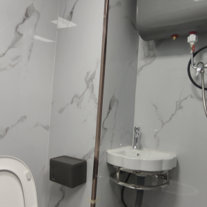 中环街市旁铁行里独栋学生公寓单人间5C房-港铁三站直达港大，加步行15分钟内到，紧邻商圈上班族也适合