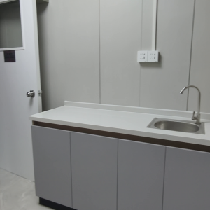 中环街市旁铁行里独栋学生公寓单人间5C房-港铁三站直达港大，加步行15分钟内到，紧邻商圈上班族也适合