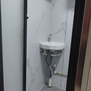 中环街市旁铁行里独栋学生公寓单人间5B房-港铁三站直达港大，加步行15分钟内到，紧邻商圈上班族也适合