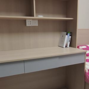 中环街市旁铁行里独栋学生公寓单人间3C房-港铁三站直达港大，加步行15分钟内到，紧邻商圈上班族也适合