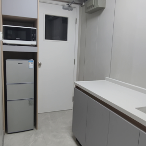 中环街市旁铁行里独栋学生公寓单人间3C房-港铁三站直达港大，加步行15分钟内到，紧邻商圈上班族也适合