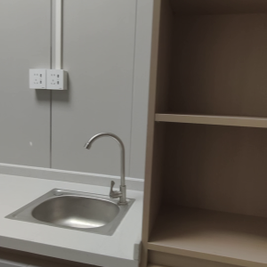 中环街市旁铁行里独栋学生公寓单人间3C房-港铁三站直达港大，加步行15分钟内到，紧邻商圈上班族也适合