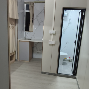 尖沙咀65号超值四人间110-超大有窗有收纳空间，理工步行5分钟，，都会大学巴士通勤15分