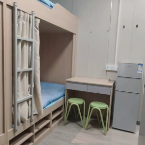 尖沙咀65号307豪华四人间男生专属，领包入住配家电，理工步行五分，尖沙咀地铁站步行6分，都会大学巴士通勤15分