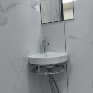 尖沙咀73号服务式公寓506独卫单间-理工步行五分，都会巴士15分，地铁站步行5分，位置绝佳