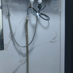 尖沙咀73号带窗男生单间501B-理工步行五分，都会巴士15分，地铁站步行5分，位置绝佳