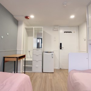 佐敦-青年公寓810-双床双人间独卫带洗衣机，佐敦站步行2分，理工8分钟巴士+步行即可到校，都会23分