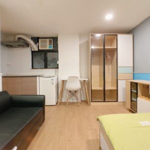 佐敦-青年公寓888 -双人大床单间独卫带洗衣机，佐敦站步行2分，理工8分钟巴士+步行即可到校，都会23分