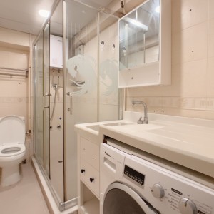 佐敦-青年公寓888 -双人大床单间独卫带洗衣机，佐敦站步行2分，理工8分钟巴士+步行即可到校，都会23分