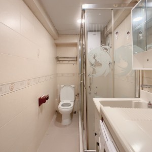 佐敦-青年公寓888 -双人大床单间独卫带洗衣机，佐敦站步行2分，理工8分钟巴士+步行即可到校，都会23分