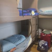 尖沙咀63号四人间2号房-近地铁超值床位可短租独卫带家电