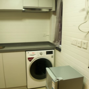 柯士甸大厦-A房studio-理工只要步行400米，只要400米！近佐敦站步行可达，都会20分钟可到。有窗带家电独卫套间空间大