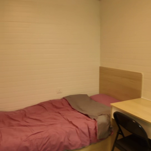 柯士甸大厦-A房studio-理工只要步行400米，只要400米！近佐敦站步行可达，都会20分钟可到。有窗带家电独卫套间空间大