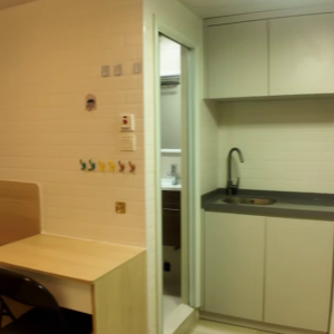 柯士甸大厦-A房studio-理工只要步行400米，只要400米！近佐敦站步行可达，都会20分钟可到。有窗带家电独卫套间空间大